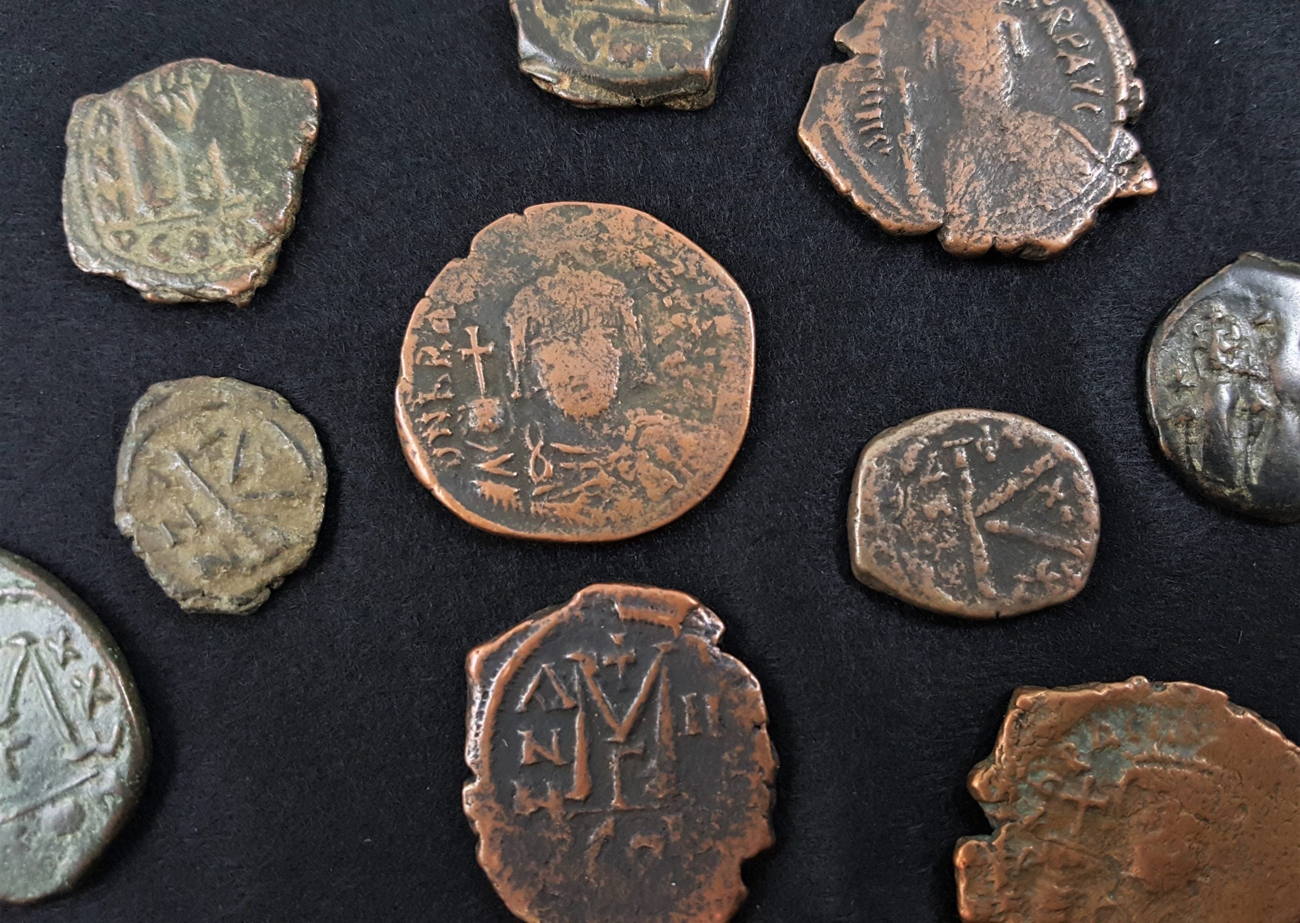 Byzantine Empire: Heraclius (610 to 641) ) Æ Follis(C)