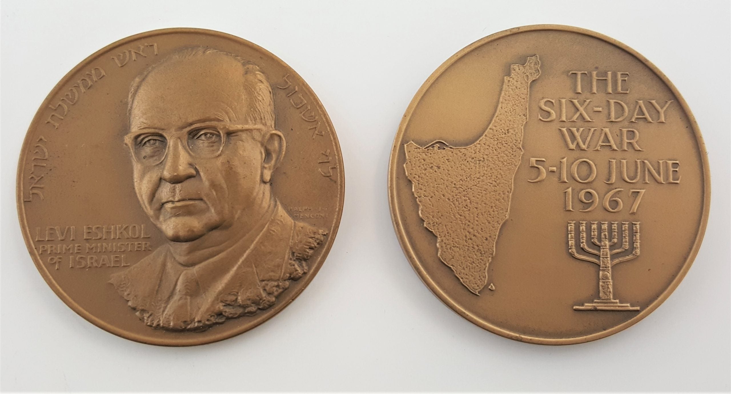 Dealer lot of two (2) Israeli medals commemorating Prime Minister Levi Eshkol and the six-day war.(AU)
